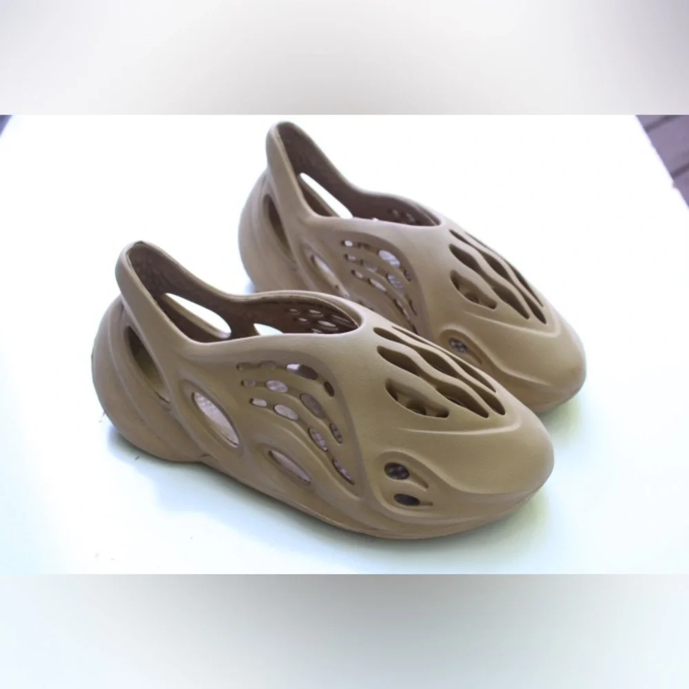 Adidas Yeezy foam runner shoes